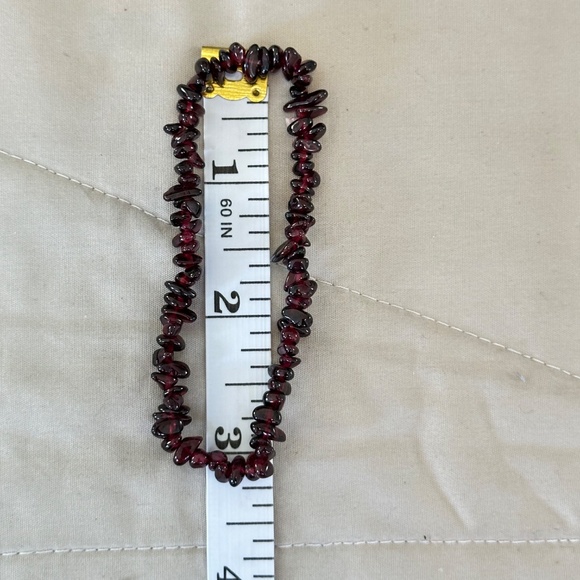 Red Garnet Chip Stone Stretchy Bracelet it Excellent Condition - Picture 12 of 13